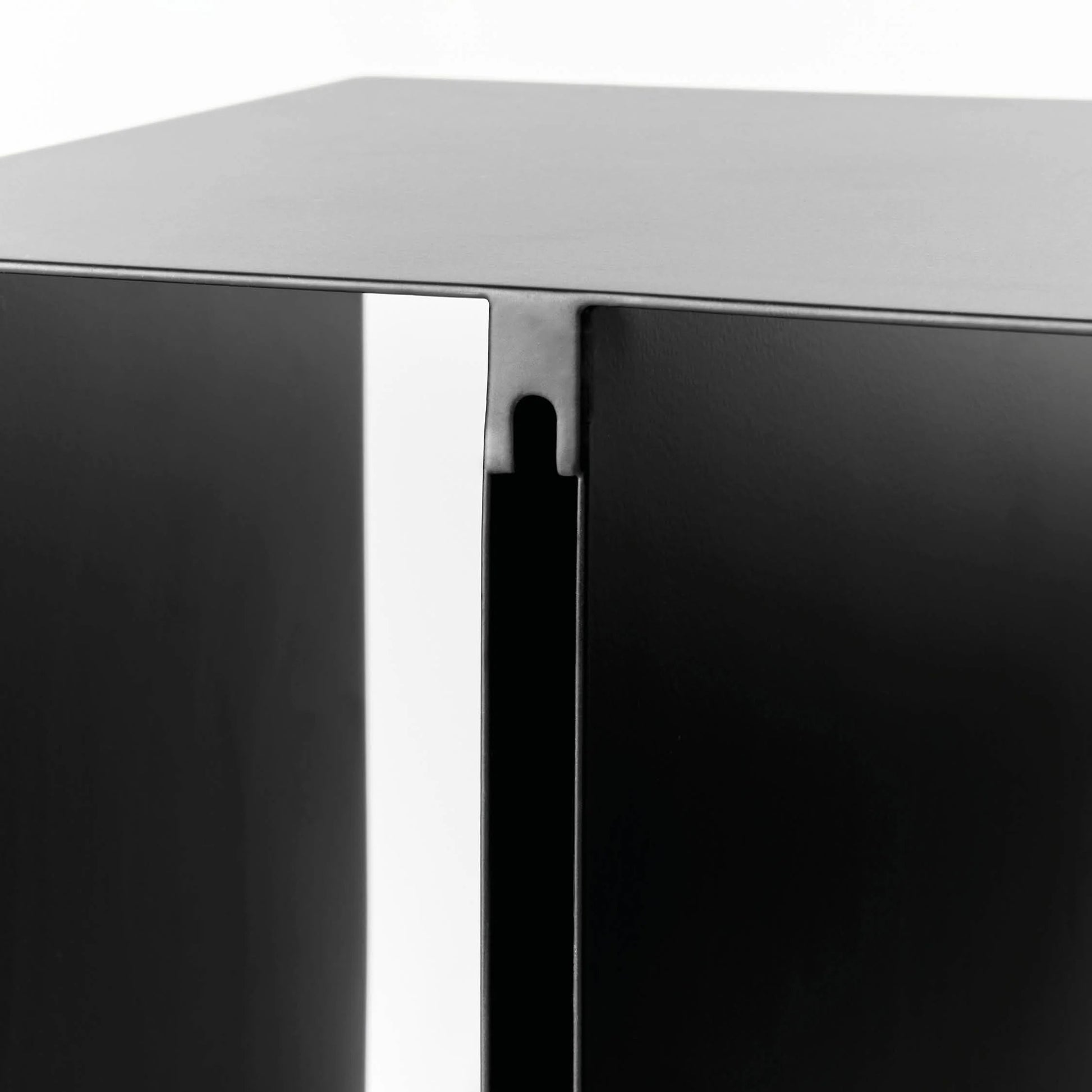 Kristina Dam Studio｜Curved Side Table - Black