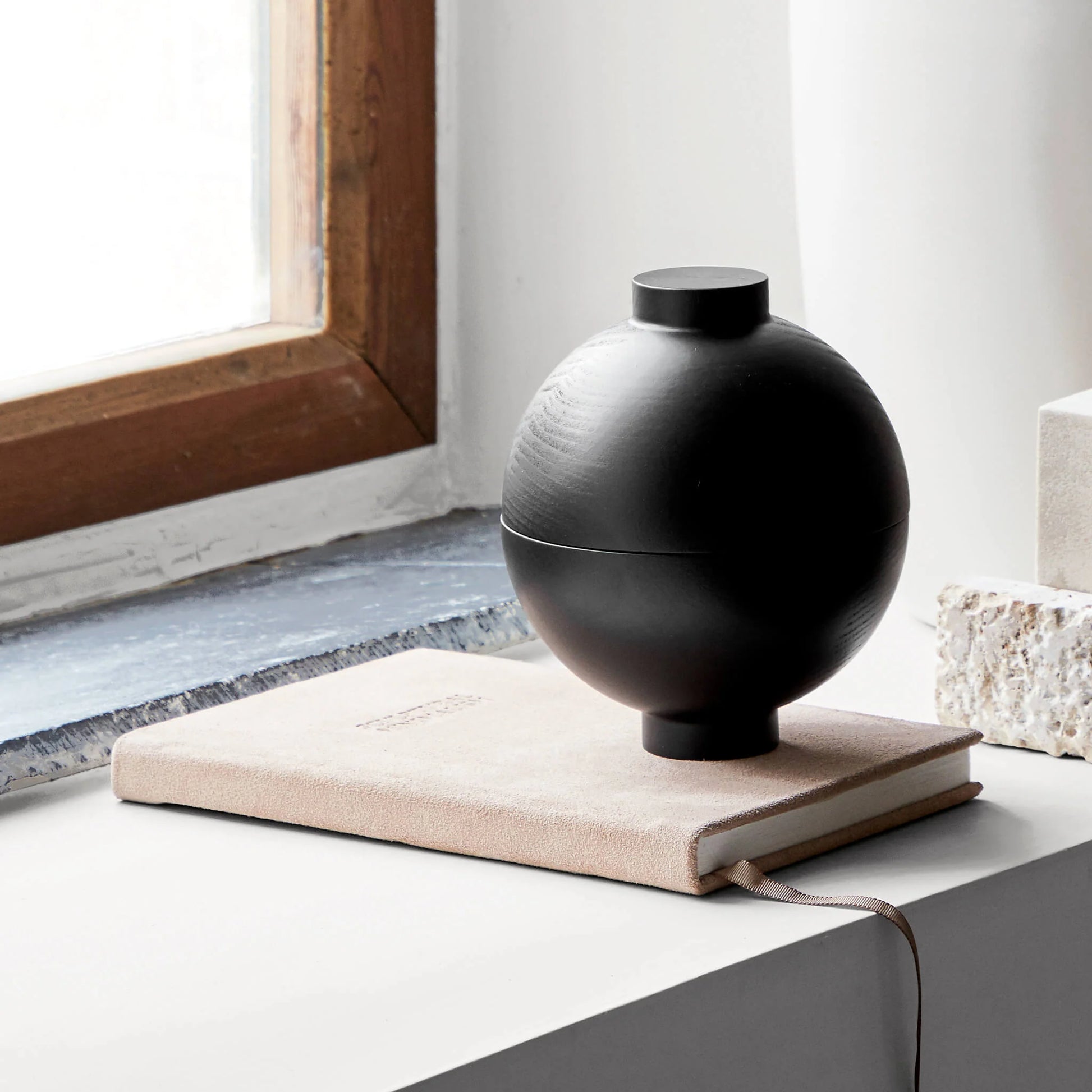 Kristina Dam Studio｜Wooden Sphere - Black