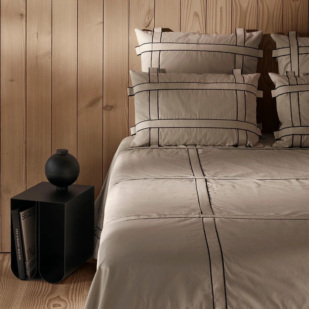 Kristina Dam Studio｜Curved Side Table - Black